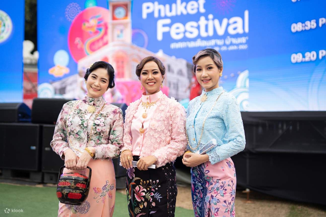 Traditional_Phuket_Baba_Yaya_Costume_Rental_Experience_8774b7bd79